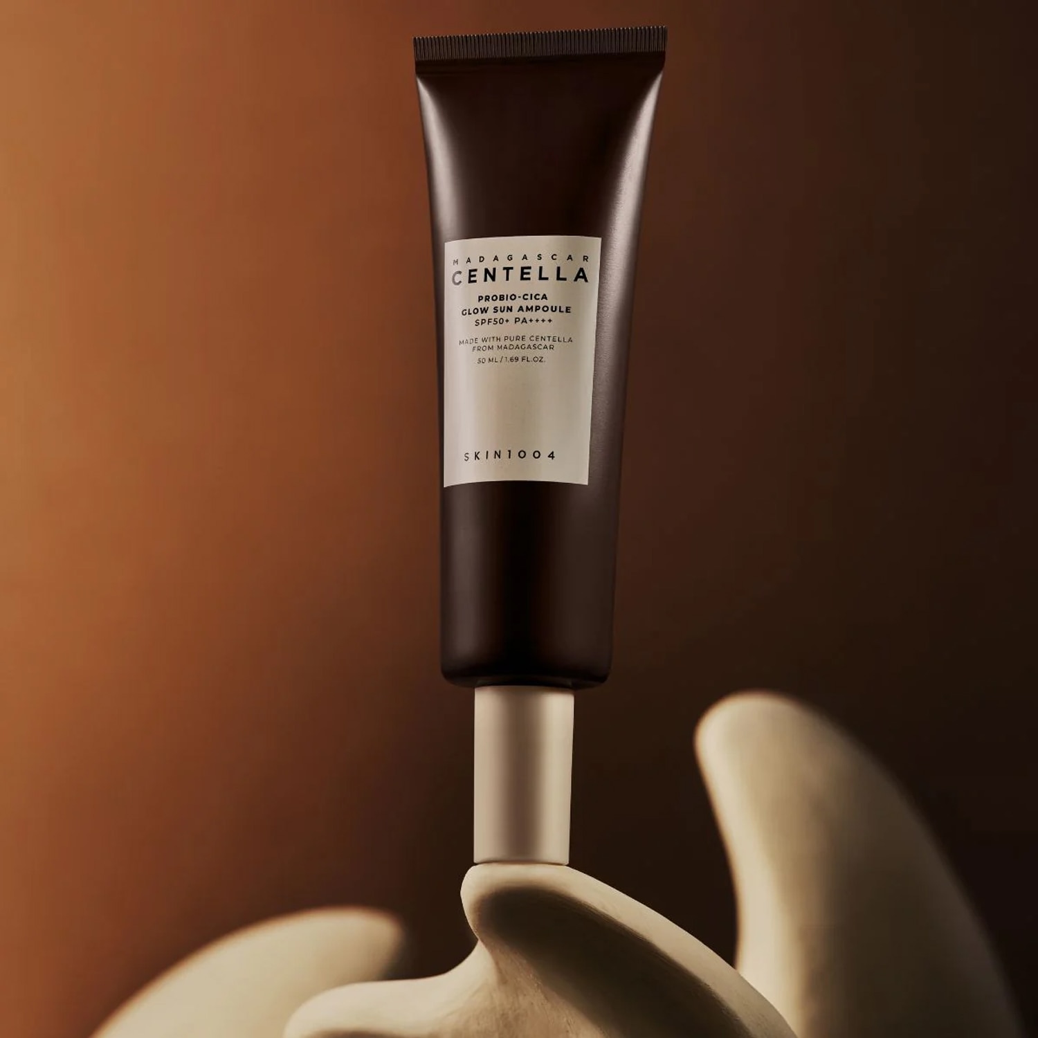 SKIN1004 MADAGASCAR CENTELLA PROBIO-CICA GLOW SUN AMPOULE (PROTECTOR SOLAR EN CREMA)